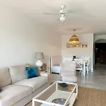 Modern 2 Bedroom In Apartment *
