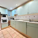 Apartment Modern 2 Bedroom In *