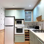 Modern 2 Bedroom In Apartment *