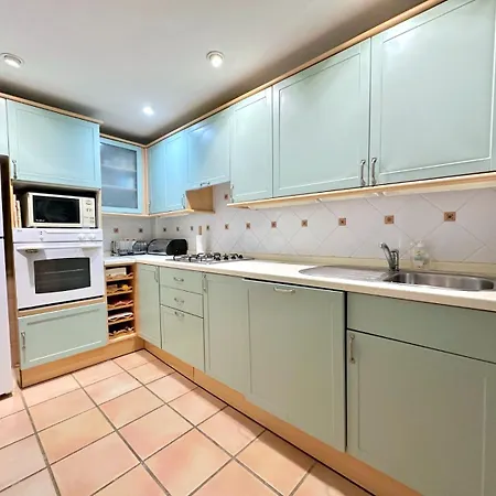 Apartmán Modern 2 Bedroom In *