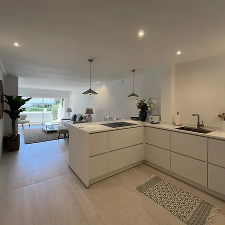 Modern 2 Bedroom In *