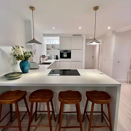 Apartment Modern 2 Bedroom In *