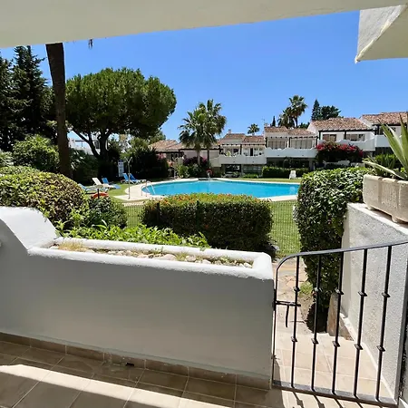 Modern 2 Bedroom In Apartment *