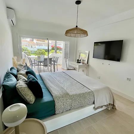 Modern 2 Bedroom In Apartment *