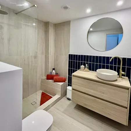 Modern 2 Bedroom In Apartment *