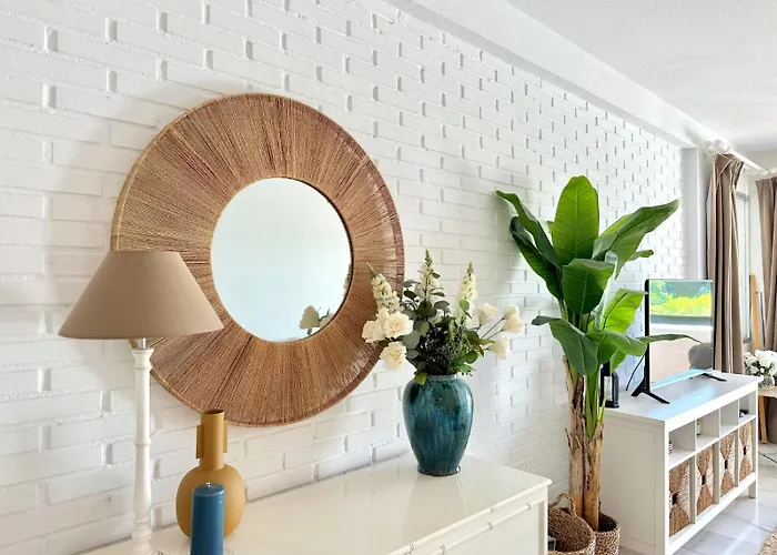 Modern 2 Bedroom In Apartment *