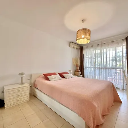 Apartment Modern 2 Bedroom In