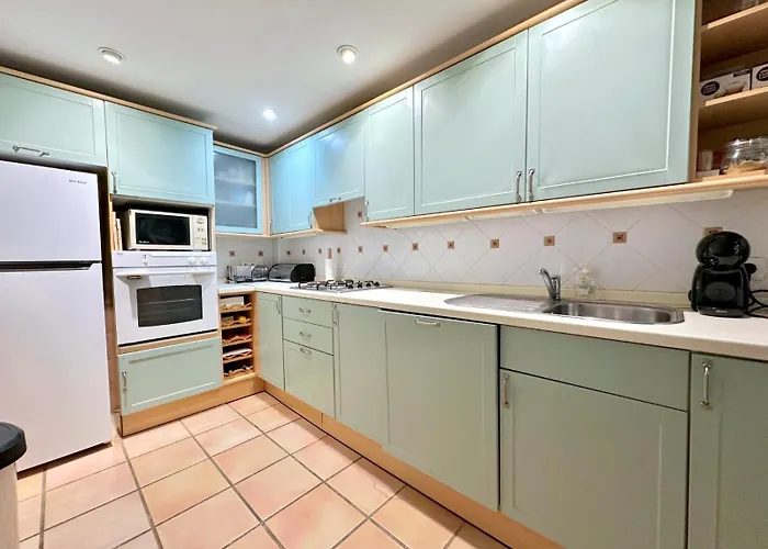 Apartamento Modern 2 Bedroom In *